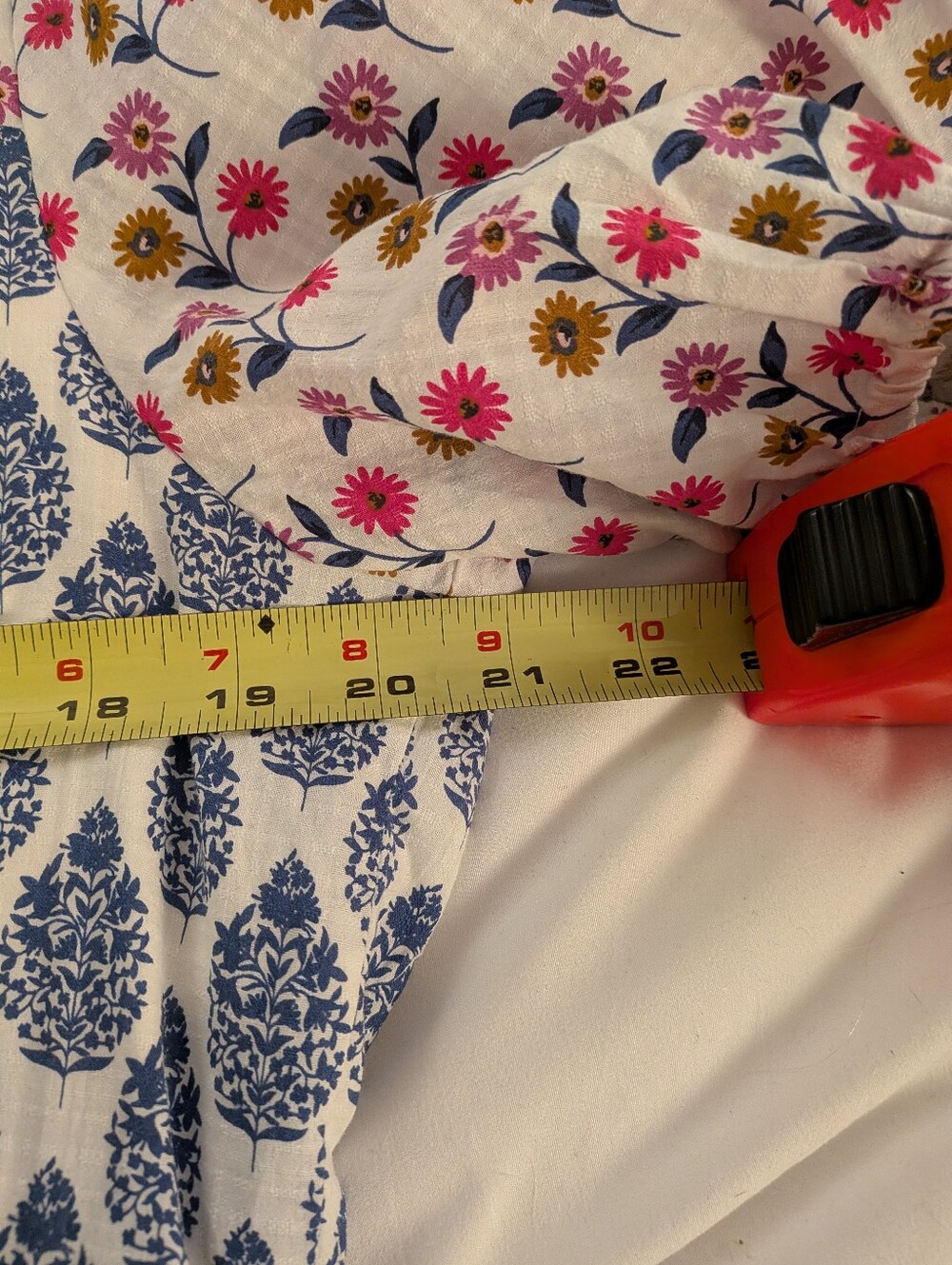 Floral Print Puff-Sleeve Maxi Dress in White and Pink - Picture 12 of 12